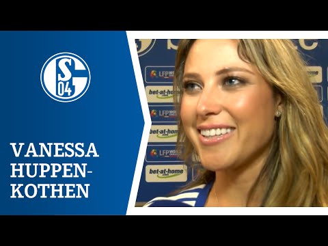 Vanessa Huppenkothen zu Besuch auf Schalke