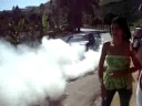 queimando pneus