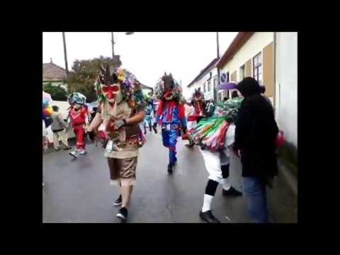 hermafroditas - A boca da máscara simbolizará uma vagina, o nariz e os olhos serão um pénis e os testículos. Os Cardadores são demónios de Carnaval hermafroditas mas só home...