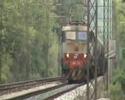 un MITICO E655 238  caimano in livrea origine passa da casnate verso chiasso con a seguito cisterne di benzina 33- 1203..