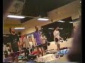Lezione di pump alla palestra Lazzarin di Locarno nel 1998. Guardate il tizio con la maglia viola, è alla sua prima lezione ed è molto divertente.Look at the guy in purple, he is a beginner and he is very funny.
