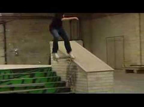 BMX BIKES TRICKS STUNTS CRASHES