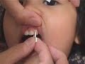 菲菲用牙線 (How to floss teeth for your baby - demo by Fefe-Phoebe)