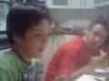 mii brO haciiendO el bObO miientras cOme piizza