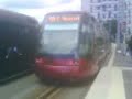 Un tramway sur pneus Translohr quitte la station Champatrel et s'engage dans le tiroir.