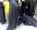 اغماء احدى النساء بعد سماع الاحكام الجائرة لمعتقلي ديسمبر
