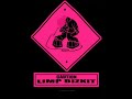 Bekijk muziek clip van Limp Bizkit met Eat You Alive (Album Version )