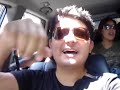 Un chino en  la carretera sin nada que hacer