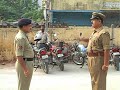 R_WB_MLD_HR_AS_POLICE_PARRADE_CHAOS_423_04_PRASENJIT.mpg