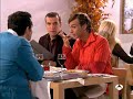 Mauri intentando que Bea no sepa que est� con sus amigos