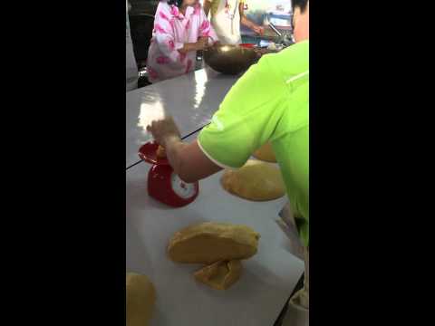 ขนมปังเนยสด - 4 การตัดแป้ง การใช้ตาชั่ง