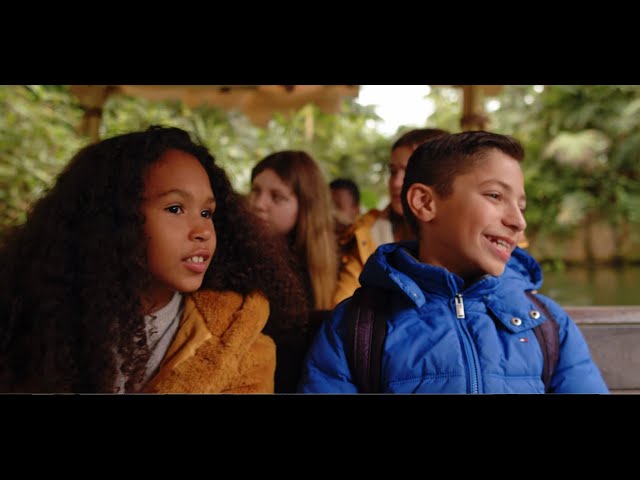 Kind modellen op avontuur in Wildlands Adventure Zoo promo