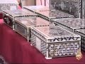 تقرير عامر لافي - اسطنبول تاريخ بث التقرير : 26\9\2008عاش فن تطعيم الأثاث العثماني بالأصداف البحرية عصره الذهبي منذ القرن السادس عشر الميلادي، فقد كانت القصور العثمانية ترعى صناع وحرفي هذا الفن رعاية خاصة, لكن وبعد سقوط الدولة العثمانية عانى هذا الفن من الإهمال الشديد بسبب صعوبته وكلفته العالية وقلة المردود. حلمي اميكلي إمام مسجد أخذ على عاتقه حماية هذه الحرفة التقليدية من الضياع.