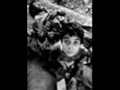 bugün kelimeler sustu gözler konuşuyor.herşey  gözlerinden okunuyor tek istedikleri SEVGİ,SEVGİ,SEVGİİİİ...:(((((