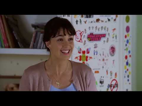 Official Spanglish trailer frame with Flor and Cristina arriving in Los Angeles