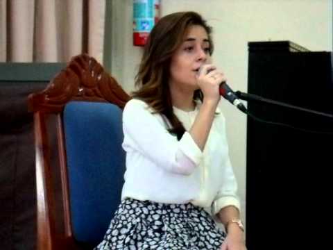 Michely Manuely mesmo resfriada cantou Espírito Santo. Foi uma benção!