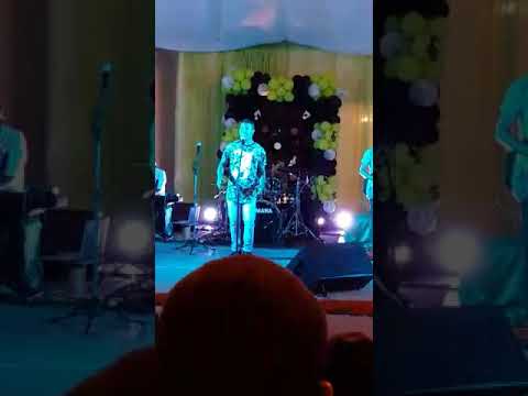 Voz parecida com a de Hélio Bentes do ponto de equilíbrio . Reggae raiz