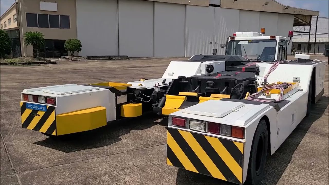 Douglas Towbarless Aircraft Pushback Tractor TBL280 - Operational Video