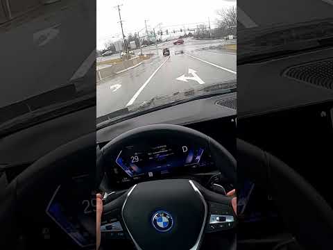 Der BMW 330e 2023 ist perfekt für Käufer von Luxusautos in der Stadt!