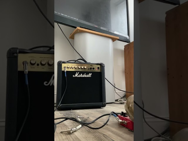 Vídeo relacionado con Marshall MG15GFX Amplificador combinado de guitarra con FX incorporado, de práctica adecuado para guitarra eléctrica, Negro y dorado, With Effects, 15W