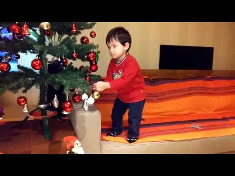 Patrik klär julgran 2015