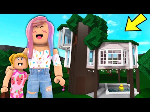 Goldie Moves to Her New Bloxburg Tree House - Roblox Family Roleplay