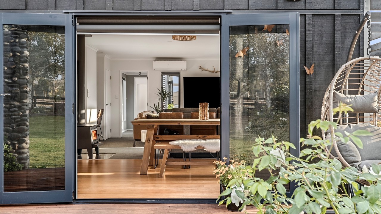 Affordable Lifestyle, Rural Views - Live In Style!