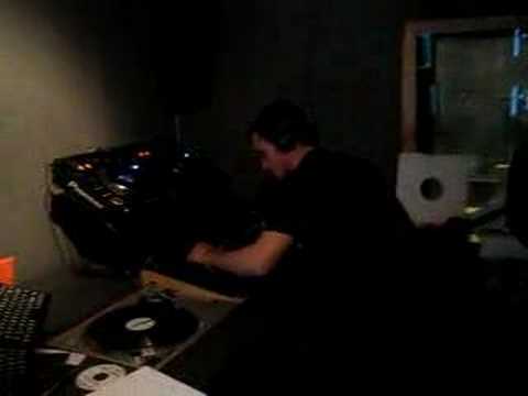 hatcha and crazy d live at kiss fm 28/11/06 pt2