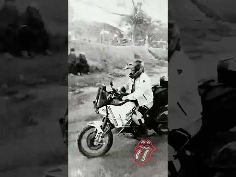 Cruzando el río Mamoré en pontón 🏍️🌊 | Bolivia Indómita rumbo a Moxos