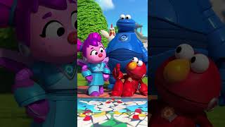 Make a Triangle with the Mecha Builders #sesamestreet