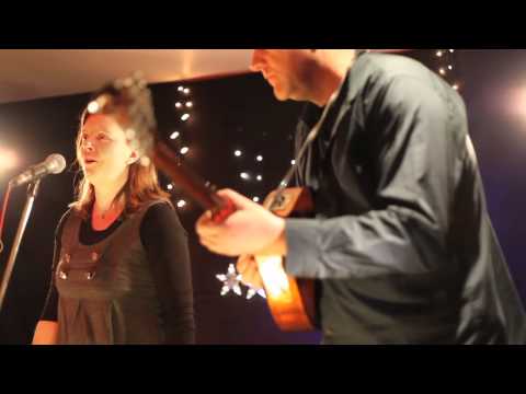 Geraldine Kelly sings 'Bunch of Thyme' Live in Kennys Lahinch.