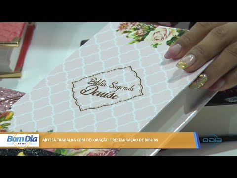Artesã trabalha com decoração e restauração de Bíbías 04 03 2022
