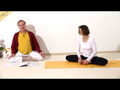 Sitzende Schmetterlingshaltung mit Händen in Namaste Mudra - Yoga Asana Lexikon