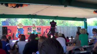 preview picture of video 'Andy Weiss of Coldwell Banker tours Kings Island'
