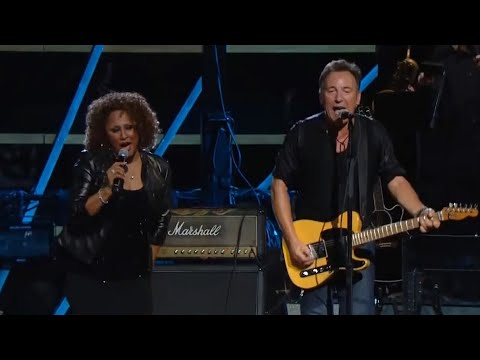 A Fine, Fine Boy - Darlene Love and Bruce Springsteen (live at Madison Square Garden 2009)