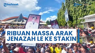 Detik-detik Ribuan Masyarakat Papua Arak Jenazah Eks Gubernur Papua Lukas Enembe ke STAKIN