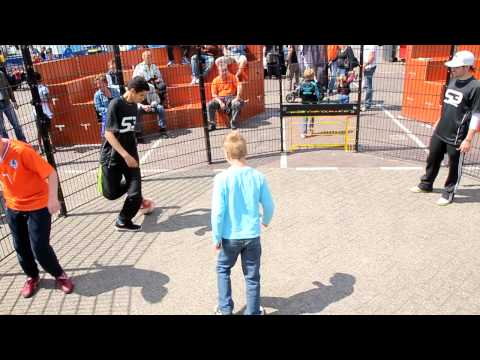 Panna Knock Out Demonstration How to trick two kids ;) with Yassine & Sean