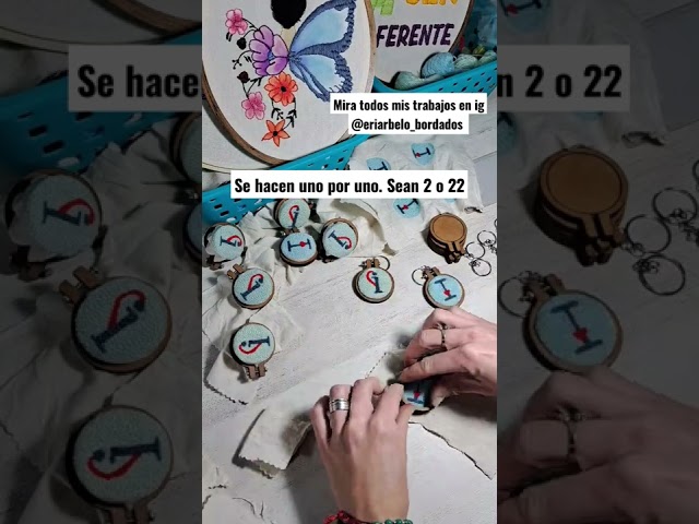 Vídeo relacionado con CHROMACRAFT Llaveros De Snowboard De 2 Piezas, Llaveros Creativos, Llaveros con Temática De Deportes De Invierno, Llaveros De Regalo