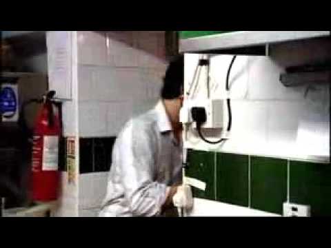 Strange chef steals Gordon Ramsay's Dish (Kitchen Nightmares)