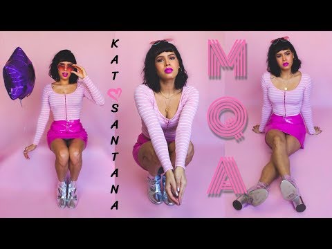 Kat Santana - Mas Que Amigos (Video Concepto)