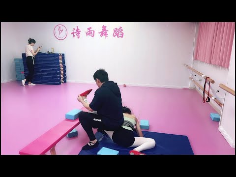 Daily training in Chinese dance school