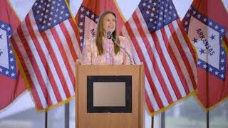 Governor Sarah Sanders speaking to Arkansas hospitality leaders