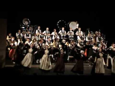 bagad et cercle de la Kerlenn-pondi - danse pourleth -