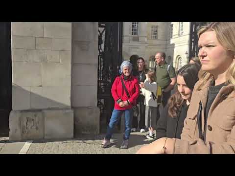 karen returns, but only briefly she asked the kings guard to stroke the horse #horse