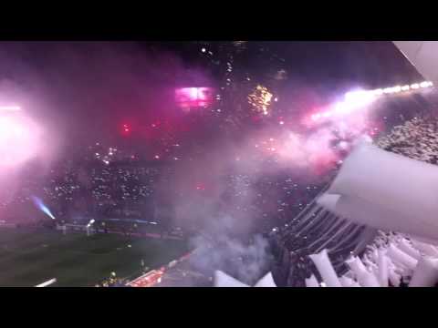 "Recibimiento histórico River 3 Tigres 0 final Copa Libertadores 2015" Barra: Los Borrachos del Tablón • Club: River Plate