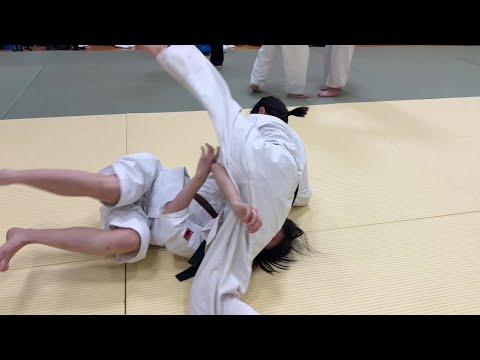 負けられない女子柔術スパーリング