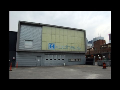 Ween (11/3/2003 Toronto, CA) - Fluffy