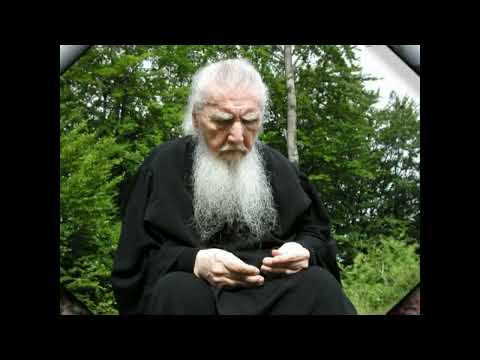 Imagini unice de la înmormântarea părintelui Visarion Iugulescu