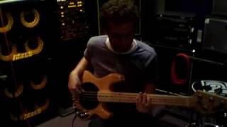 Video thumbnail for Stingray 4HH through GK and MarkBass 104HF by BassCentreTV