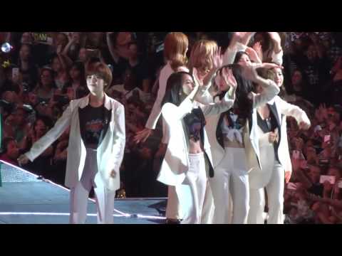 KCON LA 2016 Day 2 closing (fancam)
